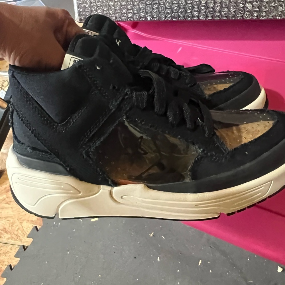 Converse 9.5 shoes unisex